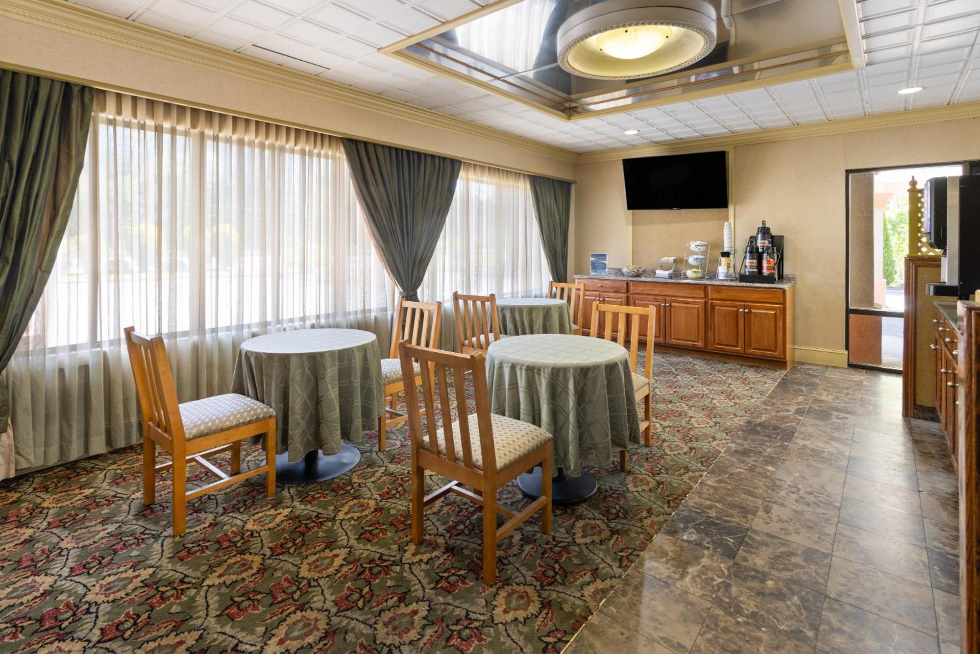 Inn At Atlantic City Hotel & Banquet Ґалловей Екстер'єр фото